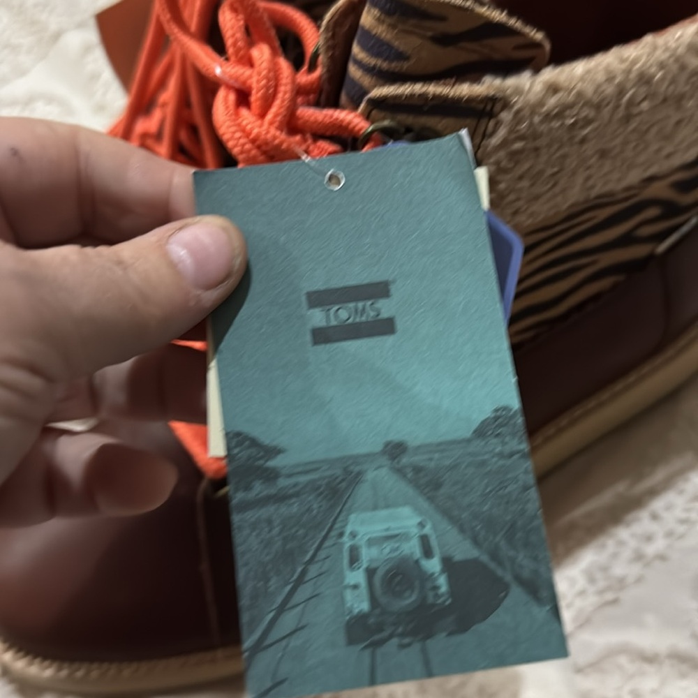 Toms Brown Ankle Boots with Orange Laces - Picture 3 of 7